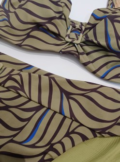 Bikini kaki Rivero, slip alto.