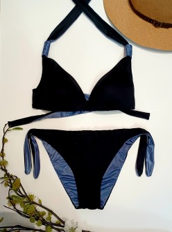 Bikini triangular negro, Pop