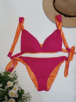 Bikini triangular fucsia, Pop.