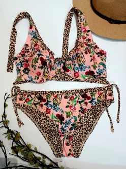 Bikini de aros rosa, África