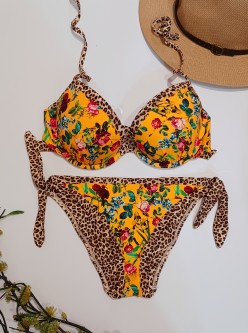 Bikini de copas amarillo, África