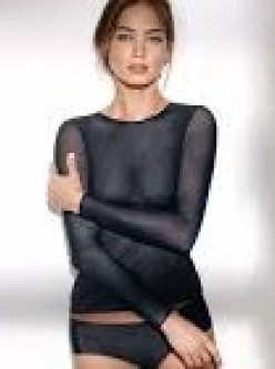 Camiseta de tul y manga larga.